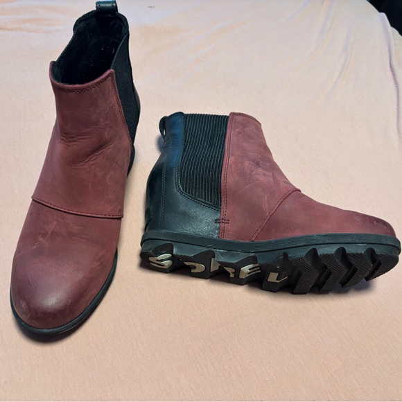 Sorel Joan of arc size 7.5 wedge Chelsea boot rich wine - Picture 1 of 6